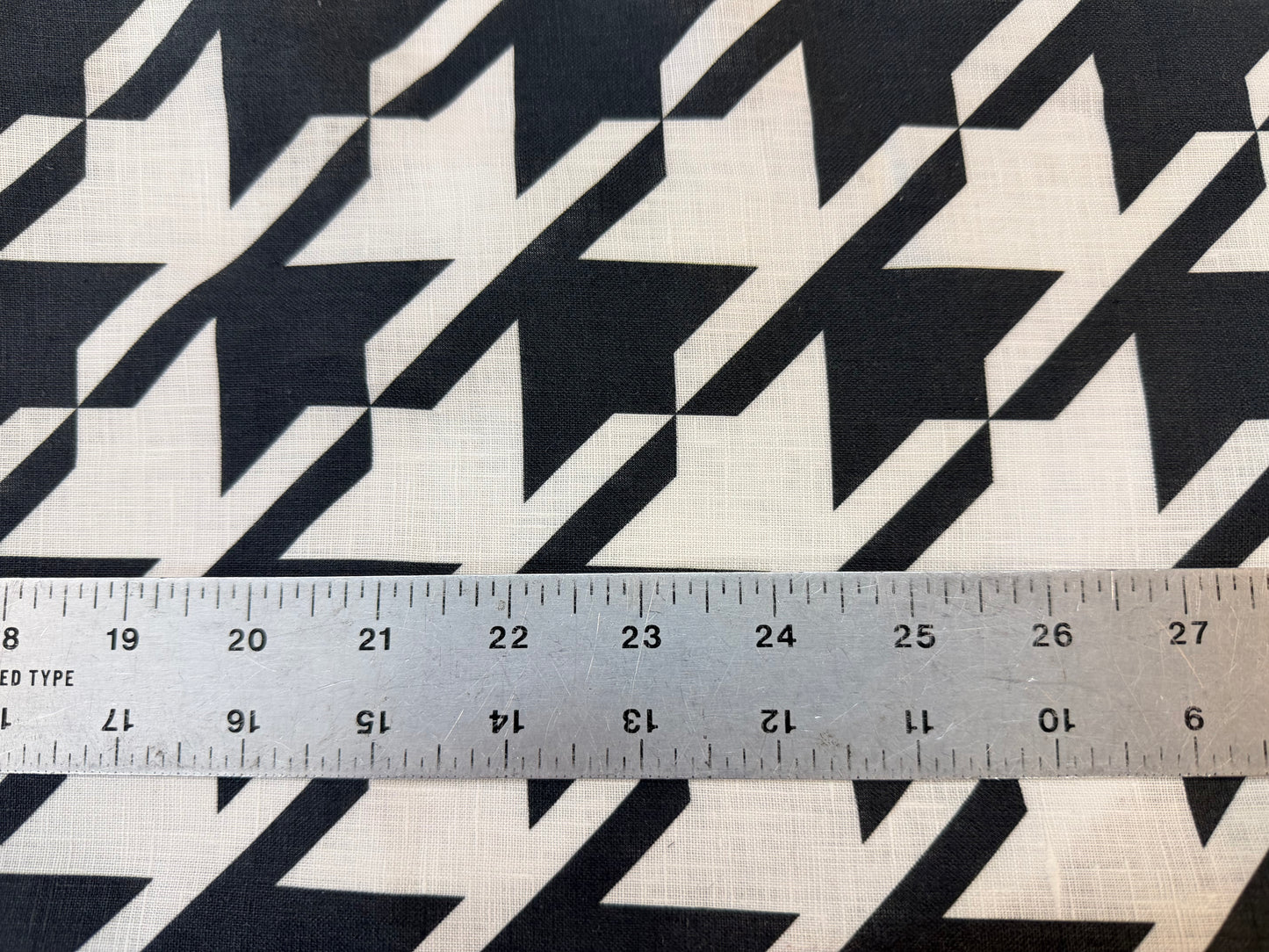 Linen Print - Bold Houndstooth - Black & White