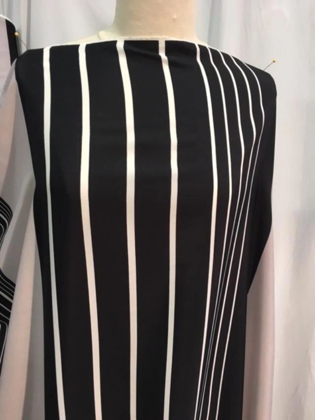 Poly crepe de chine- Light Gray/Black