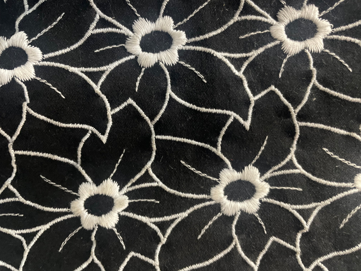 Floral Embroidered Stretch Cotton - Black /White