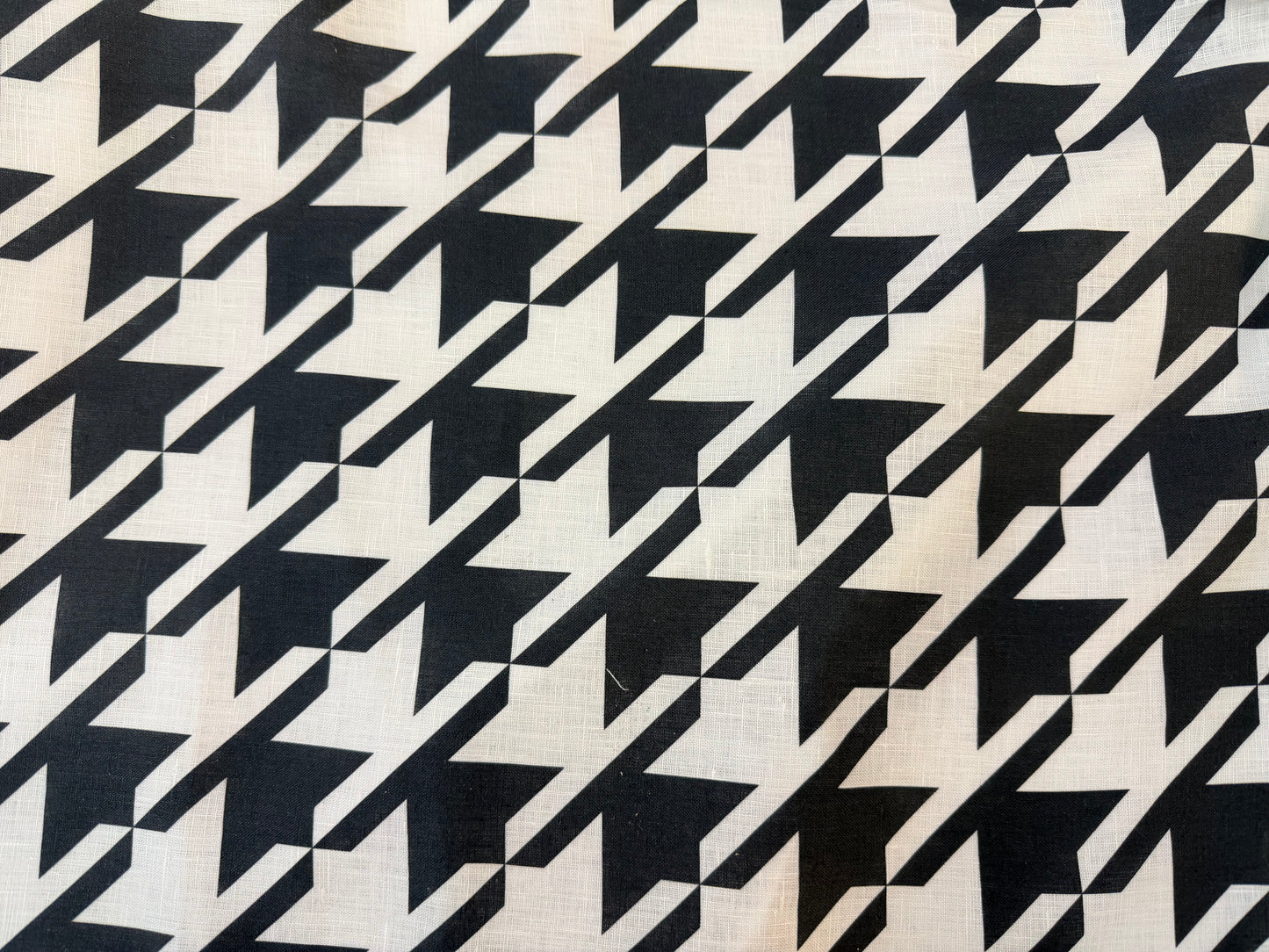 Linen Print - Bold Houndstooth - Black & White