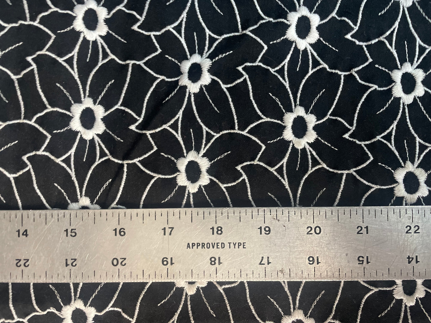 Floral Embroidered Stretch Cotton - Black /White