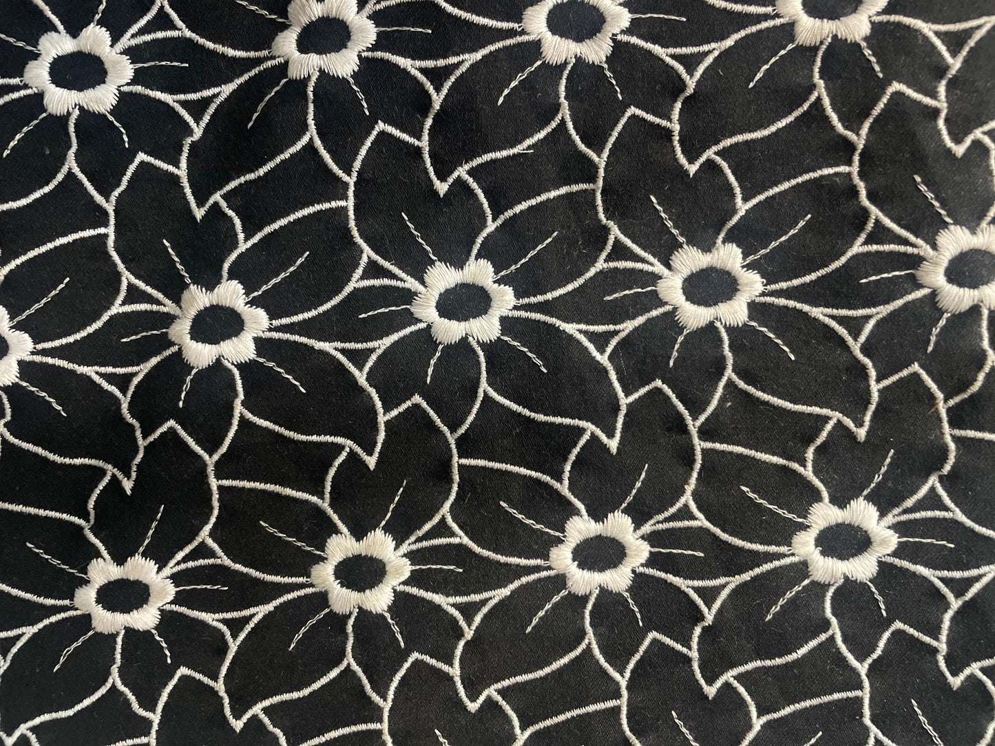 Floral Embroidered Stretch Cotton - Black /White