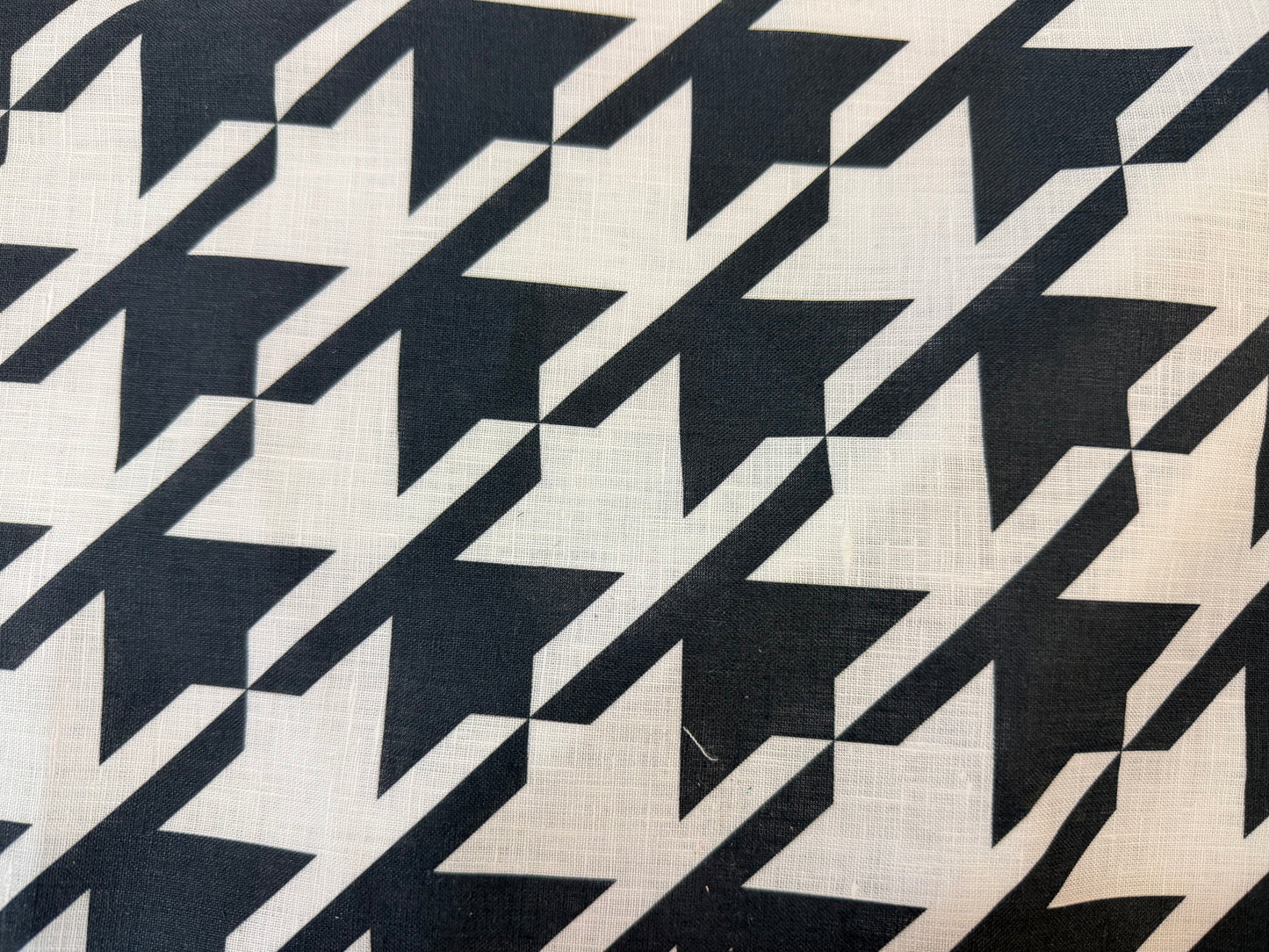 Linen Print - Bold Houndstooth - Black & White