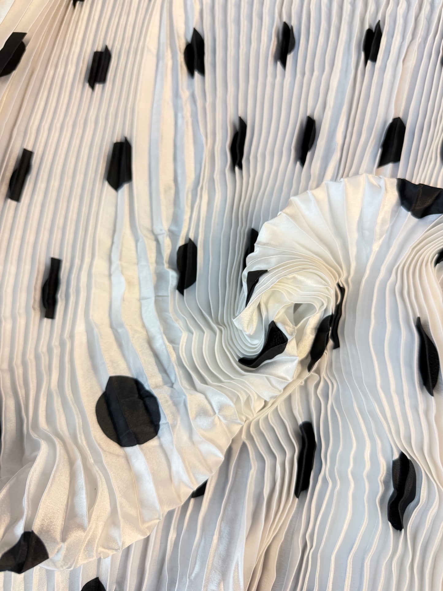 Printed Pleated Poly - Polka Dot