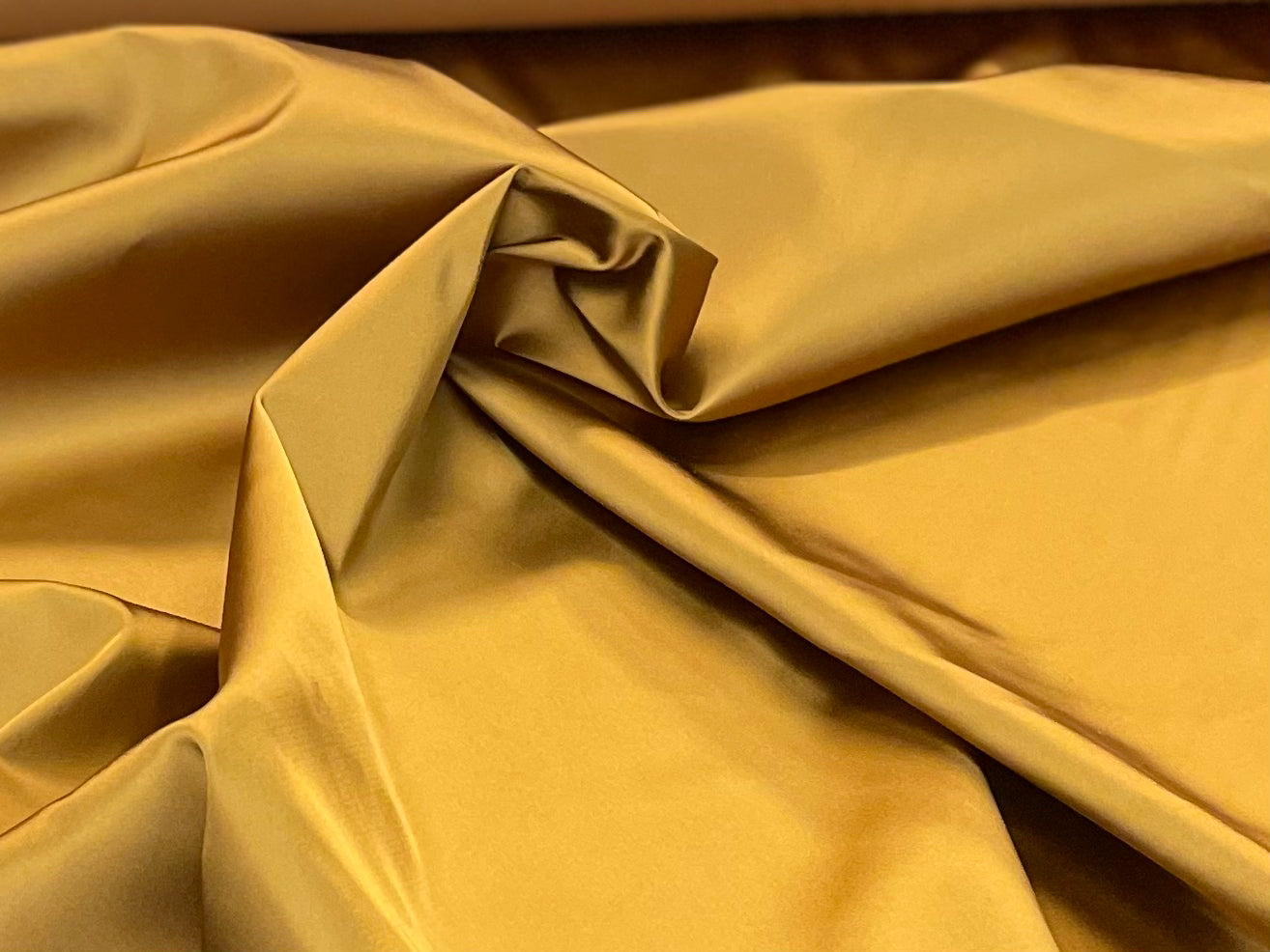 Heavy Poly Satin Stretch - Amber Gold